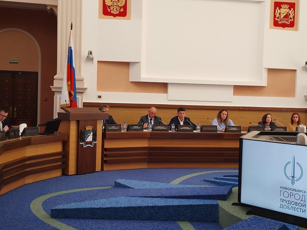 Фото Повышение зарплат УКС и причины задержки сдачи домов ГК «Дискус» обсудили новосибирские депутаты 5